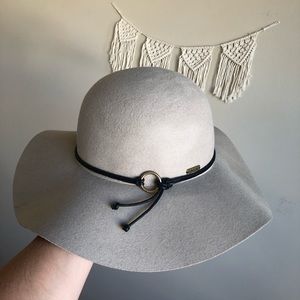 Delux floppy wool hat